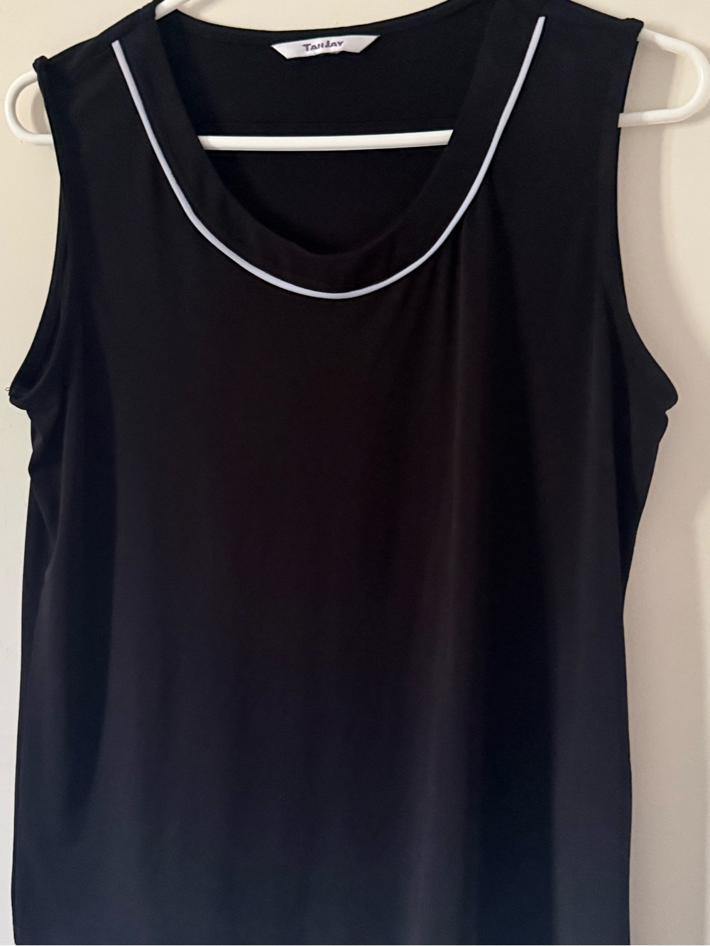 TanJay Black Sleeveless Scoop Neck Tank with White Contrast Piping